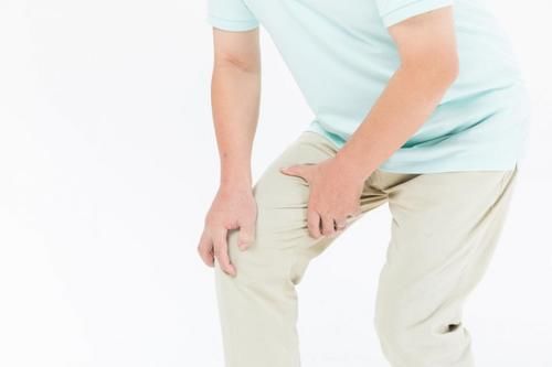 医生|走路时，膝盖突然“软”一下，是怎么回事？医生说出答案，别忽视