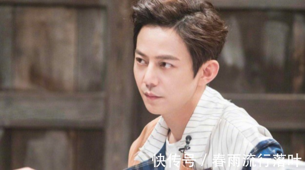 何炅和好友聚会,竟扑到周迅怀里哭泣,网友爆料原定节目换人!