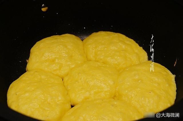 这饼手不沾面就能做,比蛋糕面包都好吃,上桌孩子抢着吃,真解馋