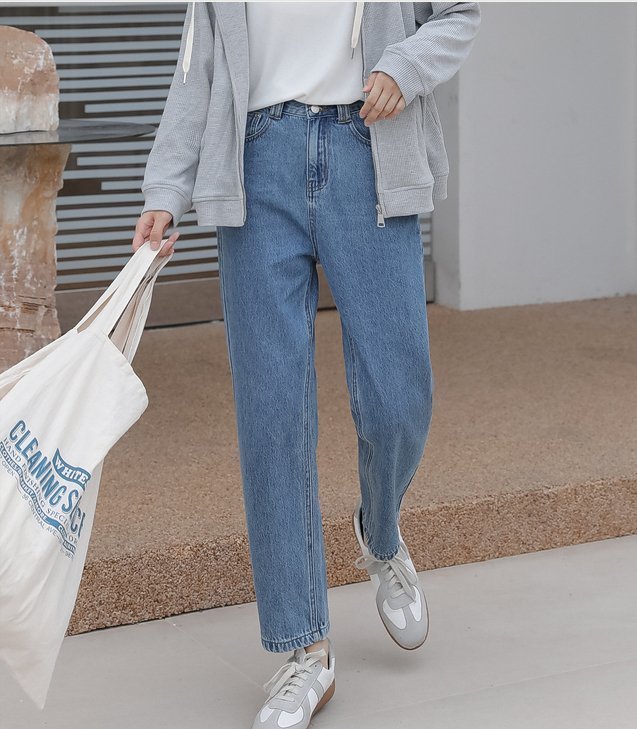 搭配 秋天,牛仔裤怎么穿才高级?和针织衫或背心搭配减龄洋气,超好看