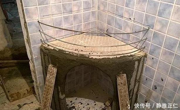 水管|卫生间小不好买手盆师傅在转角砌个洗手台,发业主群里都炸锅了