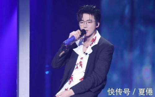 选秀节目|他参加快男海选时被淘汰，如今成为人气歌手，“竹竿腿”太抢镜了