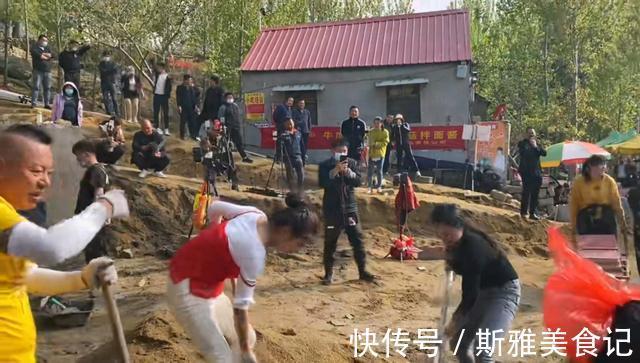 光明顶|拉面哥传奇（32）光明顶改造工程进度很快，人多力量大