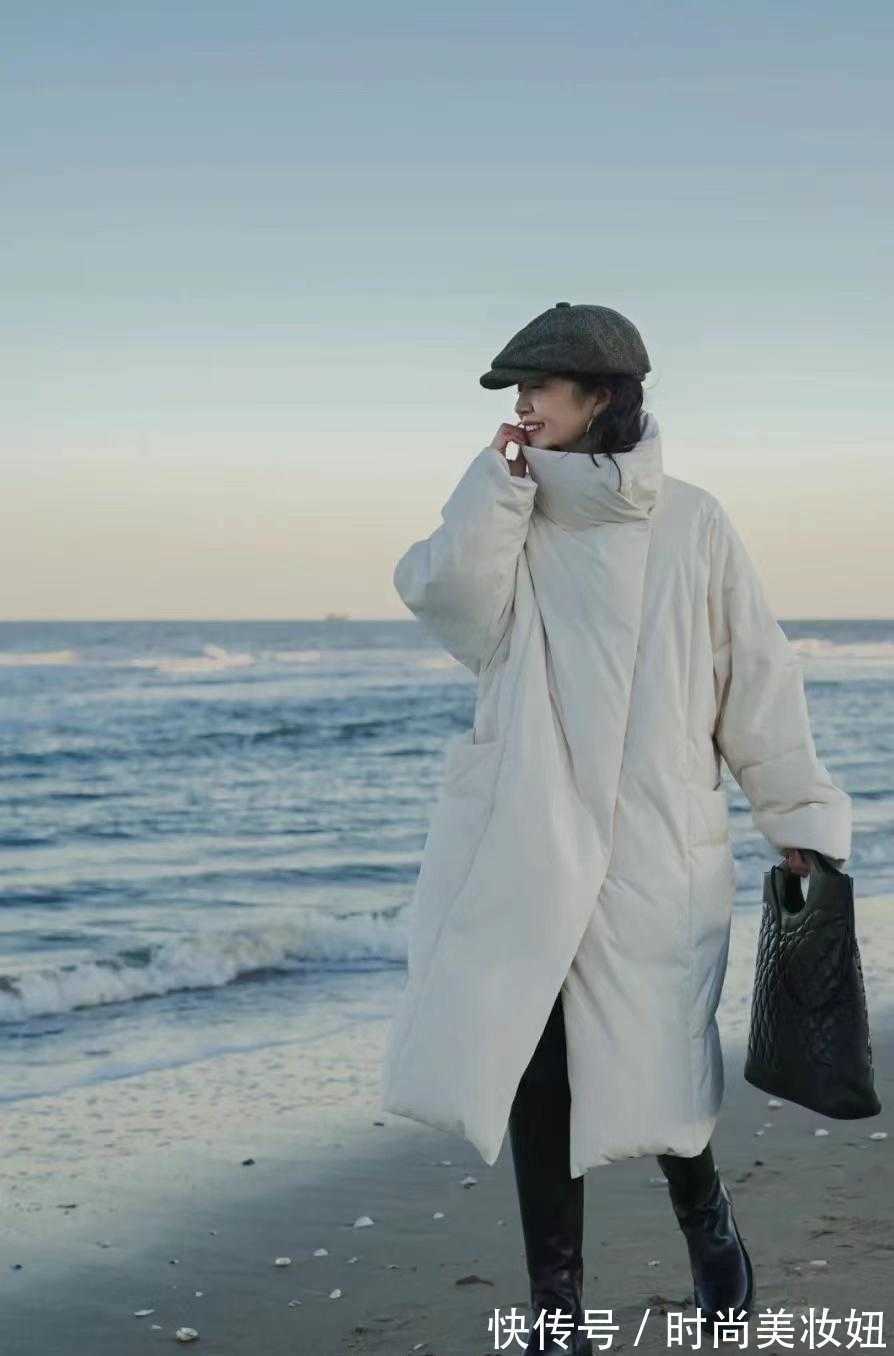小姐姐|“长羽绒服”不一定要穿黑色,这3种颜色显气质又高级,太美了