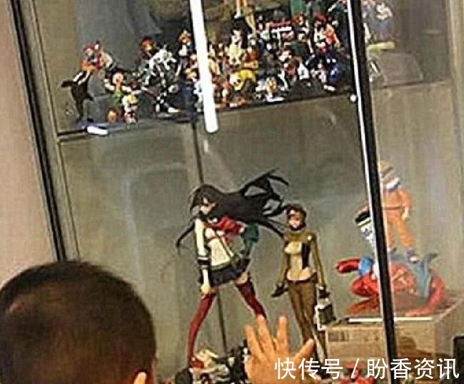 亲戚|熊孩子将3w手办拆坏摧毁,亲戚说给100块赔偿,处理结果解气