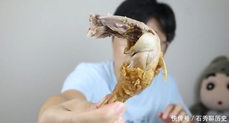 掰开|同样19元“整鸡”,华莱士跟叫了只鸡谁划算?掰开面粉它打脸了