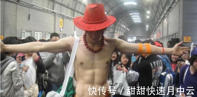 cos|同样是cos火拳艾斯，前三位都是在模仿，只有他敢用真火