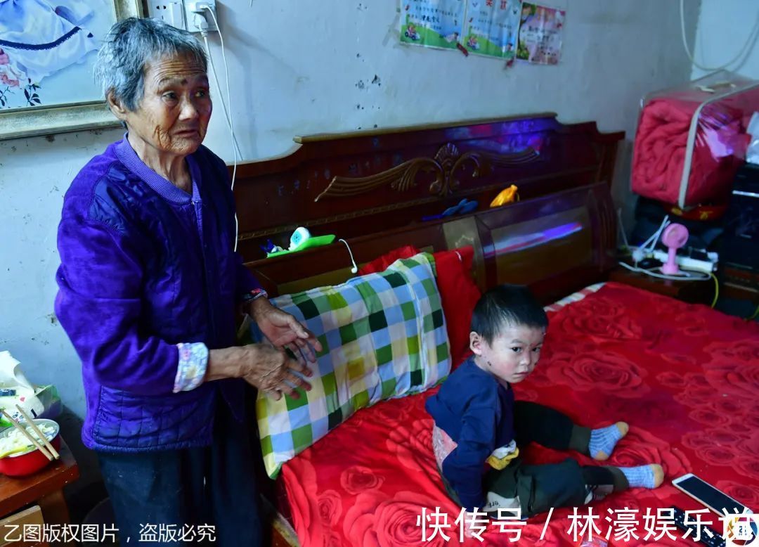 纱布|男童出生患罕见病,三年用掉纱布5000多圈,每天只能坐在床上