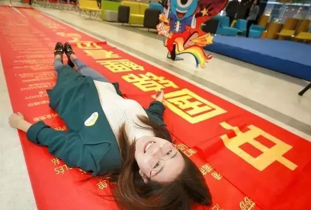 超级大奖|被大奖砸中后，“挥霍”了一年，那个支付宝锦鲤女孩，现状如何