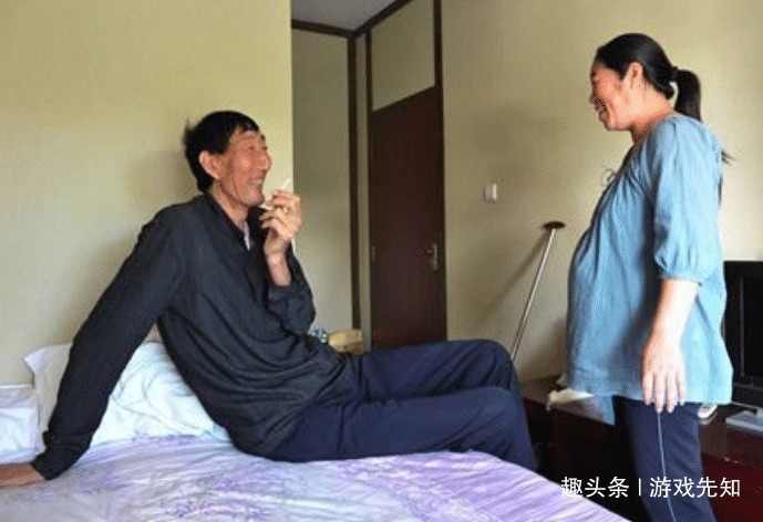 巨人|中国第一巨人不听医生劝阻,生下一子,现在孩子怎么样了