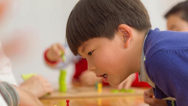 麻省理工|小孩左右脑发育,关键需要什么,麻省理工给出答案不是阅读