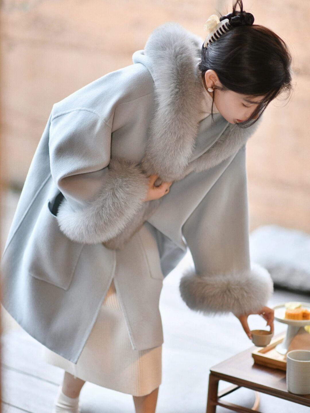 斗篷 天冷后火了一种外套,叫“大衣”,结合上打底衫,温暖优雅又洋气