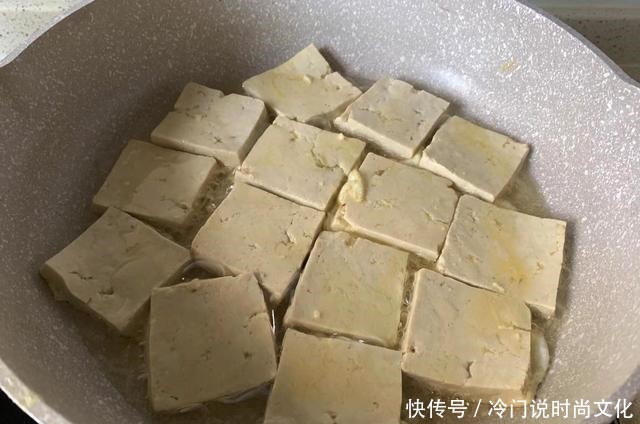 白菜|白菜炖豆腐,有人先炒白菜,有人先炒豆腐,都不对!这样做才入味