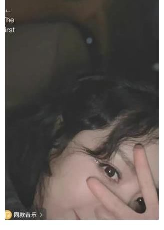 撒貝寧白敬亭缺席，楊蓉為安撫粉絲發(fā)自拍照，疑似錄制《明偵》