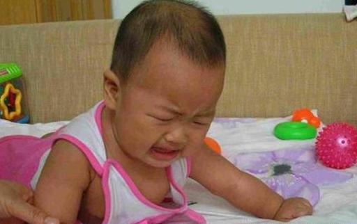 父母|宝宝见到陌生人就哭?当宝宝进入“认生期”,父母要注意这3点