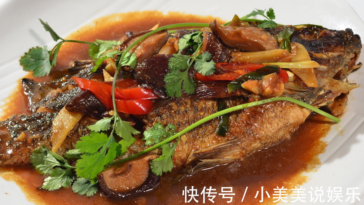 腥味|制作红烧鱼时，牢记3个窍门，不仅不腥不破皮，而且鱼肉鲜嫩入味