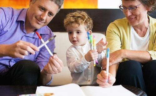 孩子|保姆带孩子从来都没尿湿过裤子，妈妈看家里监控，忍着眼泪报了警