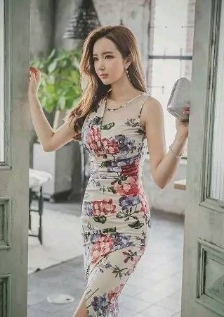 女性|妍资俏丽小姐姐,搭配紧身裙,展现出女性独特的曼妙曲线!