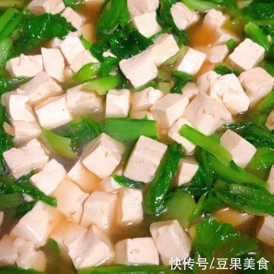  降火|暖心降火的小白菜炖豆腐汤——豆腐香软滑嫩，小白菜清爽美味