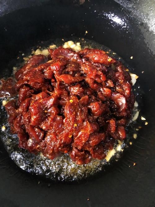 牛肉这样做，鲜香嫩滑爆下饭！上桌就抢光！