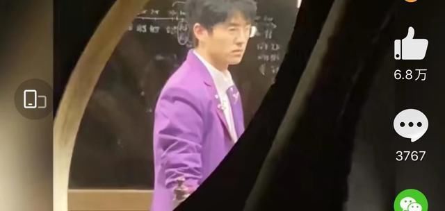 特辑 刘昊然《明侦6》首期变最帅!穿紫色太惊艳,圣诞特辑全员开挂