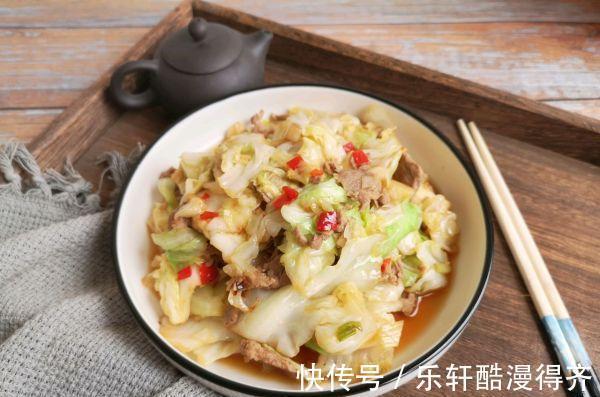 没胃口,教你一道超级下饭的菜,剁椒圆白菜,清爽开胃,能吃两碗