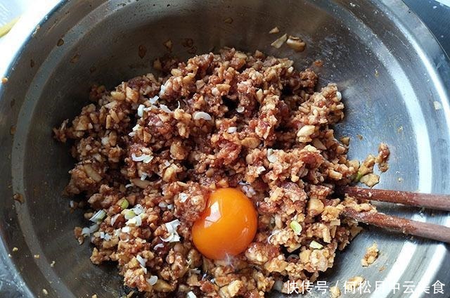 煮成|炸丸子,别只用萝卜莲藕,用它炸一盘,搭配鲫鱼煮成汤,太鲜美了