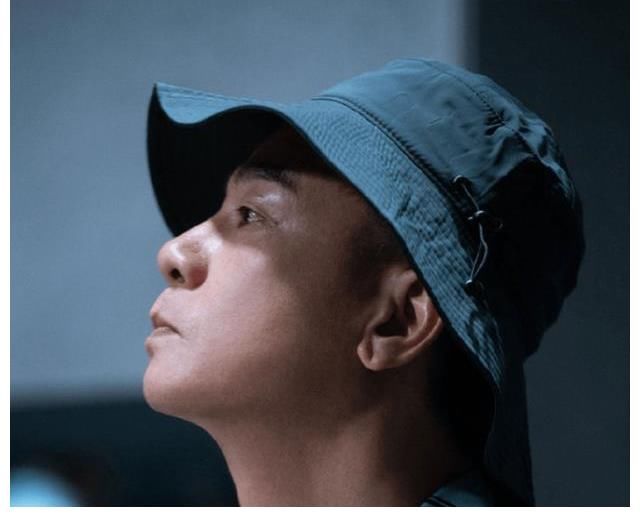 貴圈|陳小春在平價(jià)小店被偶遇，一份套餐十幾塊，吃得很香