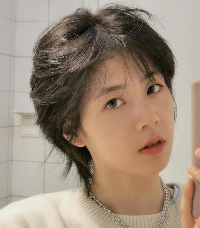 有这4个特点的女生,短发颜值更高!别再一味的选择长发,土挫圆