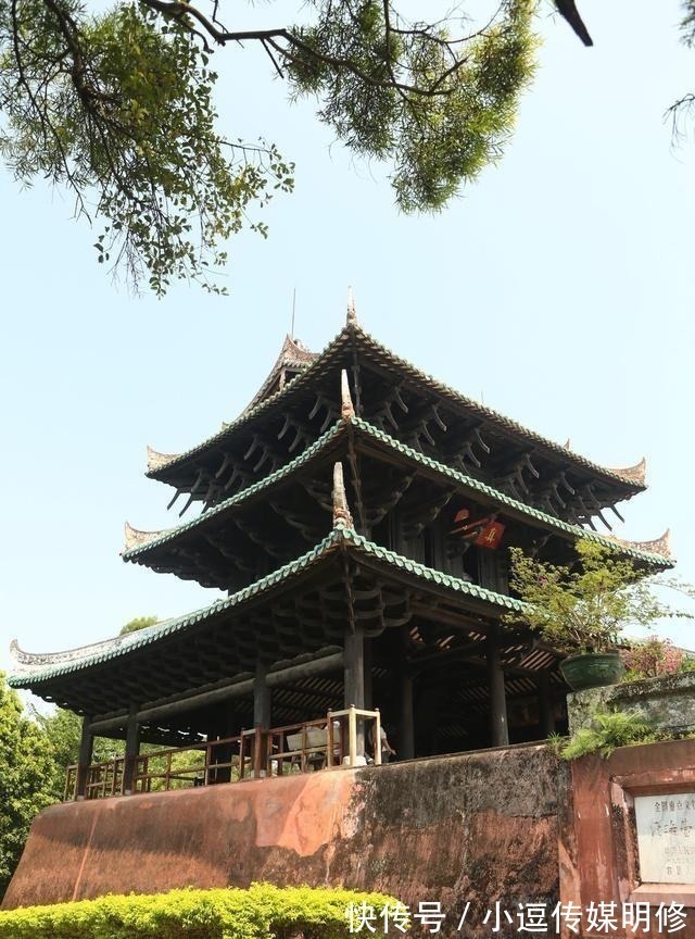 立柱&四大名楼之一真武阁,立柱悬空不挨地面,屹立400余年未倒塌