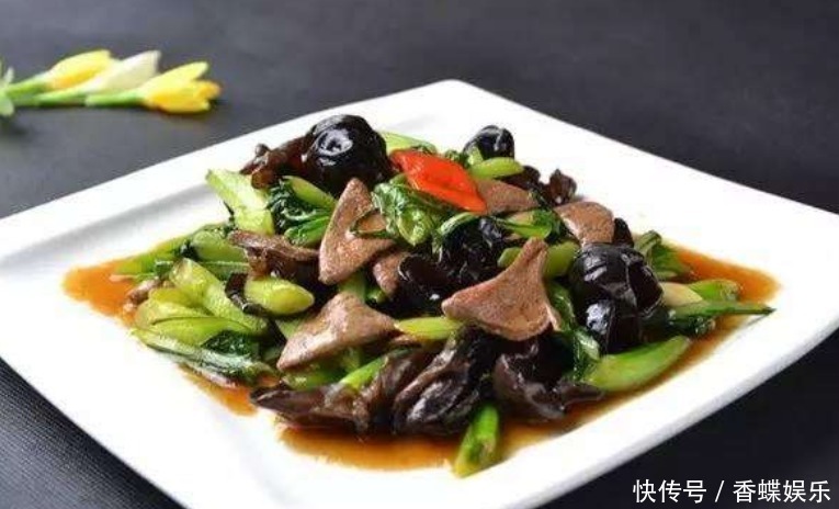 它是天然的“补血菜”,隔三差五炒一盘,补血补铁,脸色红润细腻