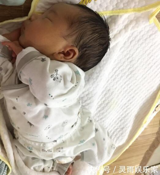 亮光|宝宝睡觉为什么歪着脖子或许是下面5个原因，你家宝宝中了么