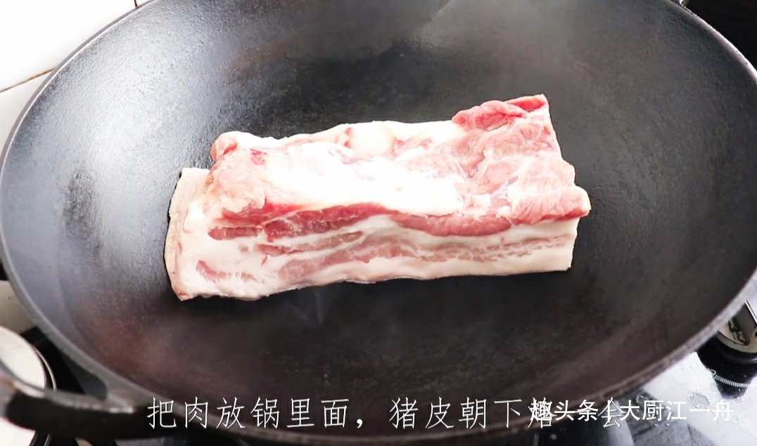 红烧肉其实不用炒糖色，教你快餐店做法，软烂入味，吃着还不腻