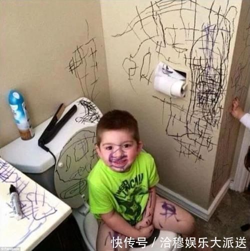 宝爸|“我爸三天没打我了!”2岁宝宝在宝爸身上画画,网友:艺术家啊
