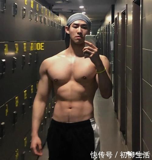 肌肉|185cm肌肉男模走红,雄性荷尔蒙让网友不淡定了