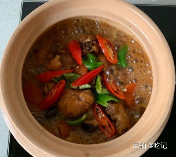 冬天鸡肉应该这样吃,营养均衡,香菇味道浓郁,搭配一起美味可口