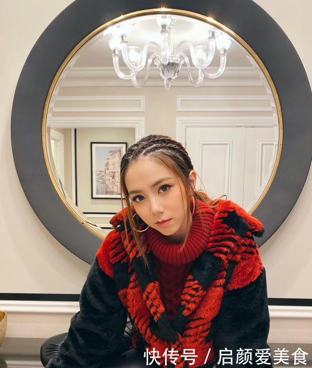 发型师透漏:女生这4种发型留久了,发际线会很快上移,赶紧换了