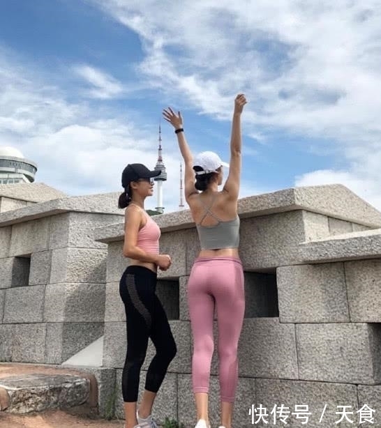 爱美女性搭配瑜伽打底裤,越简单越轻松越时尚