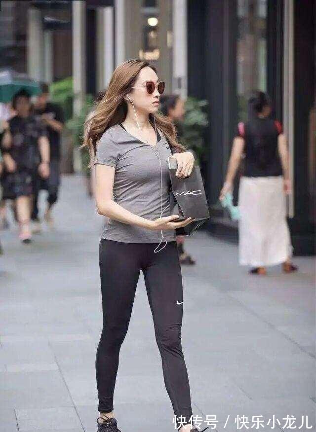 装扮 别致时髦的打底裤装扮美得别致有气质,彰显女人的气质,唯美时尚