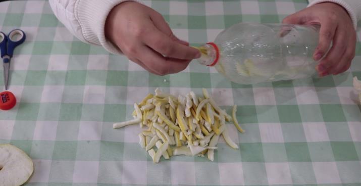 效果|吃剩的柚子皮不要扔,泡一泡用来浇花,效果超好