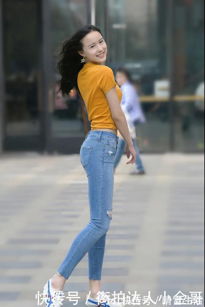 可爱|街拍:长发披肩、温柔可爱、穿着时尚的大美女