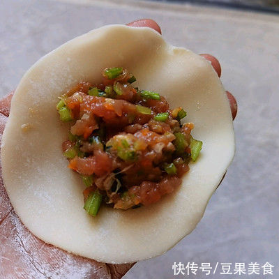 减肥也能吃芹菜胡萝卜鲜肉饺子,不信?看这里