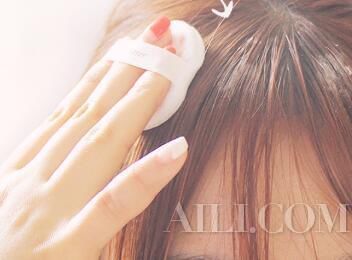 满脸满头的油光有救了 随身必带蜜粉就ok