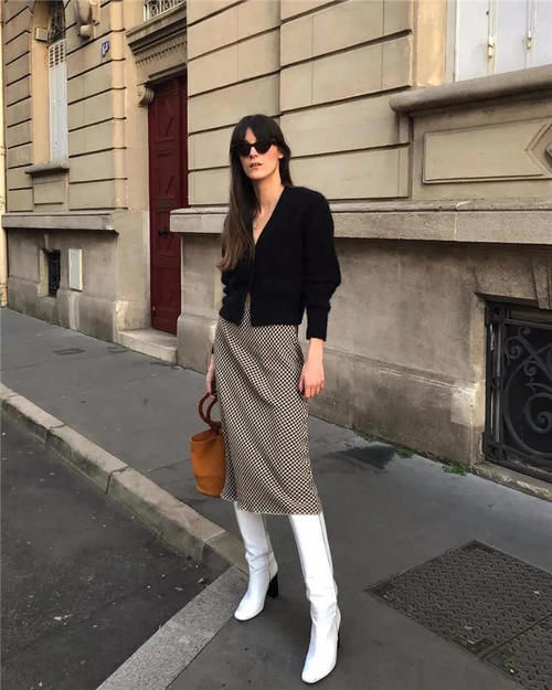 短款针织开衫怎么穿？学学这些潮人们的穿法，特时髦