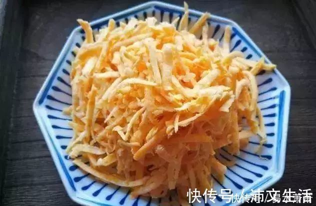 一个红薯一个鸡蛋，简单几步做出孩子爱吃的早餐饼