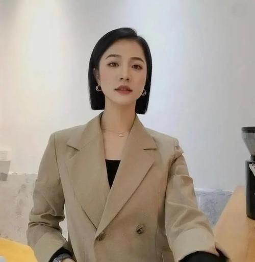 2021具有代表性的发型：一刀切气质A，撕漫发型小个子太合适！