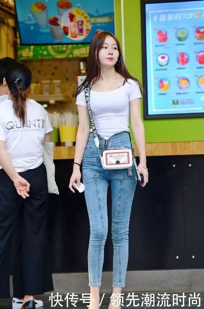呈现|时尚街拍:“小腰精”完美的视觉冲击,呈现完美腿线!