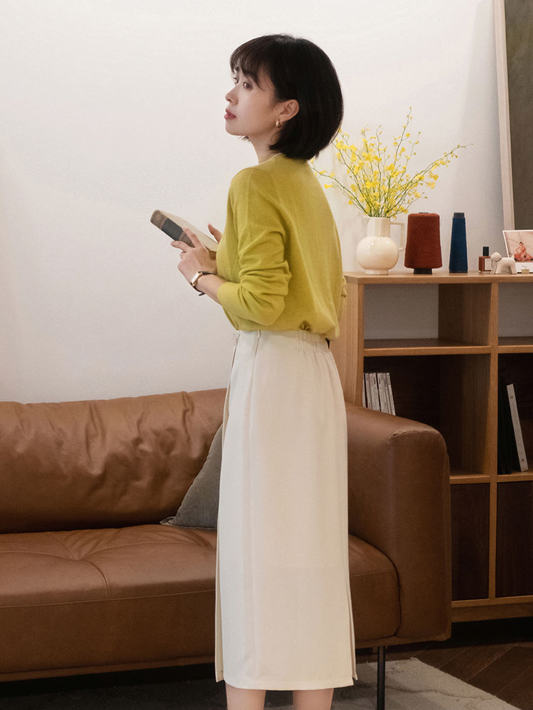 搭配|秋季，穿羊毛针织衫真的很美？搭配白色半身裙高级优雅，减龄时髦