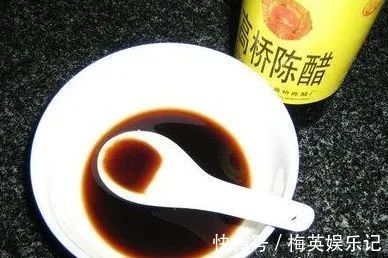 關節|一勺陳醋頂過一個老軍醫，專治膝蓋疼，一用一個好！膝蓋疼快存