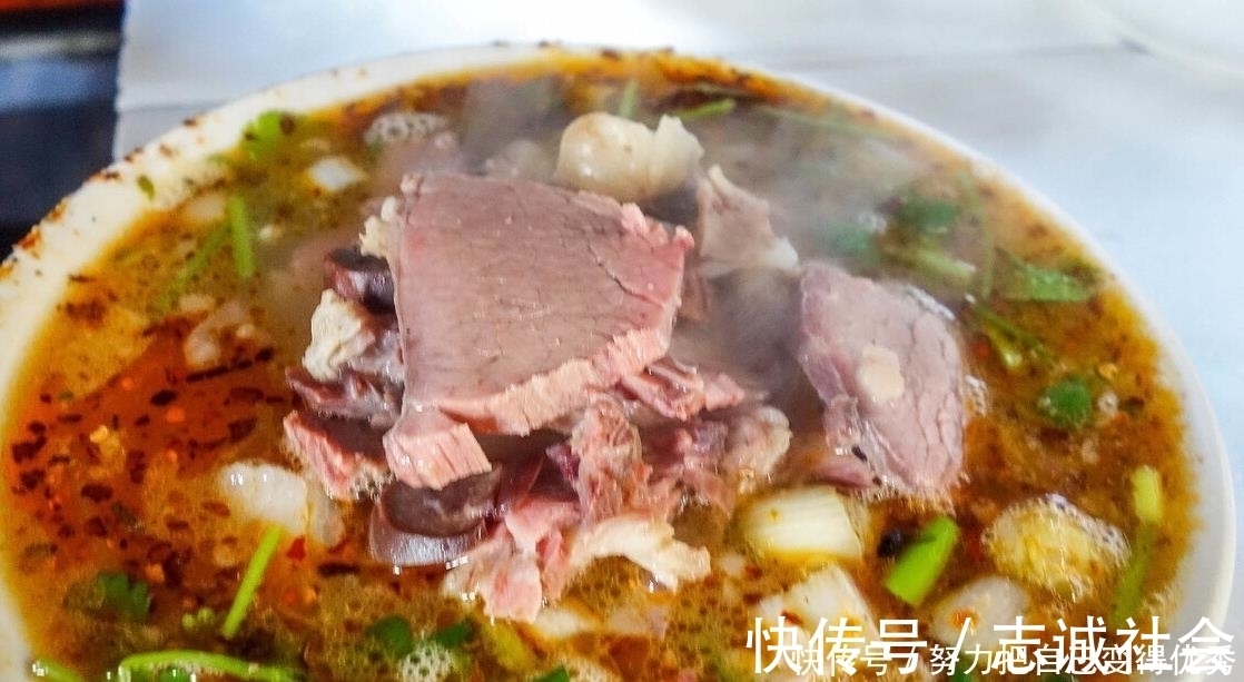 吃起来|炖牛肉时,多加2样调料,肉炖出的味道,吃起来软烂又很香